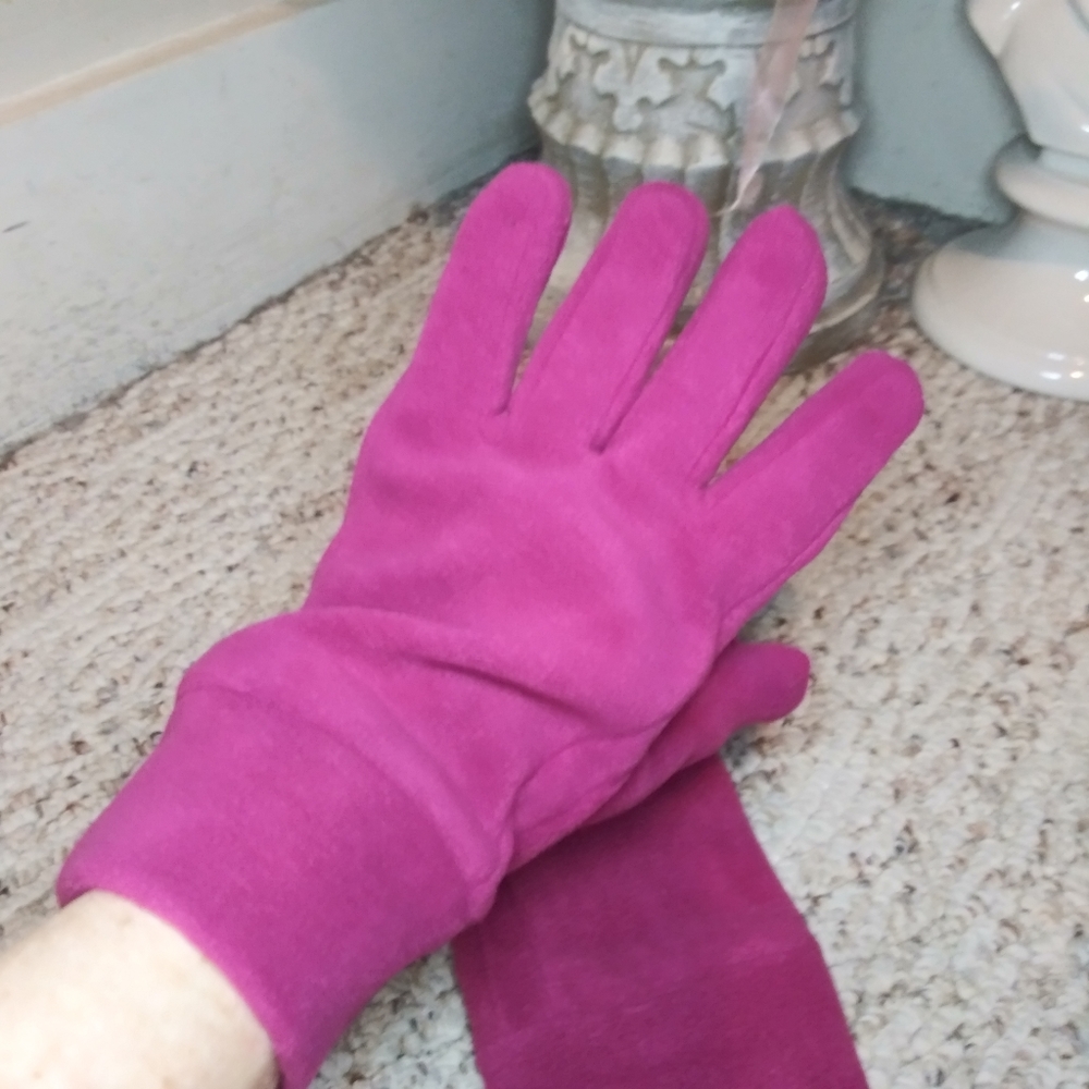 Rasberry Fleece Larger Sized Tech-Friendly Ladies Gloves